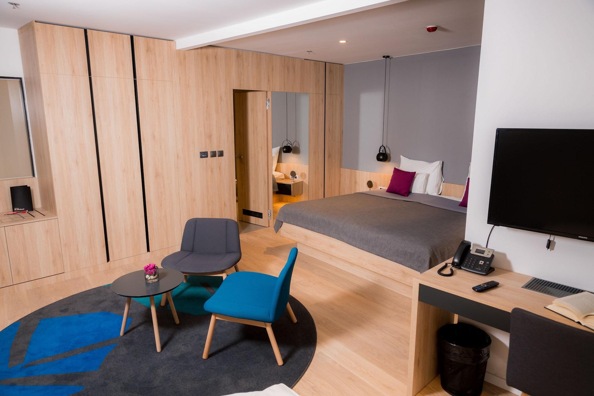 Academia Hotel 4*