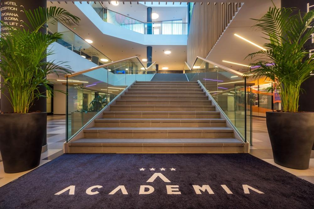 Academia Hotel 4*